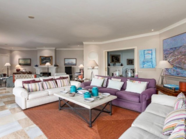 7 Bedrooms Villa in Guadalmina Baja