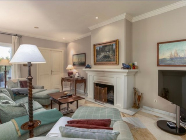 7 Bedrooms Villa in Guadalmina Baja