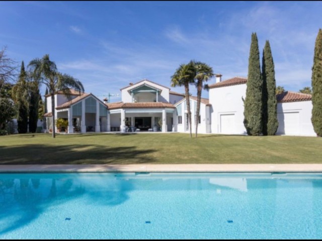 7 Bedrooms Villa in Guadalmina Baja