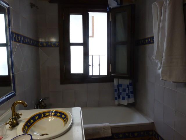 Comercial con 17 Dormitorios  en Casares Pueblo