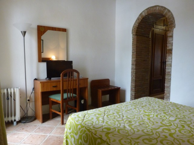 Liikekiinteistö Casares Pueblo