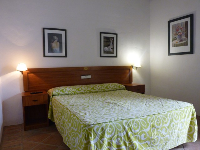 Liikekiinteistö Casares Pueblo