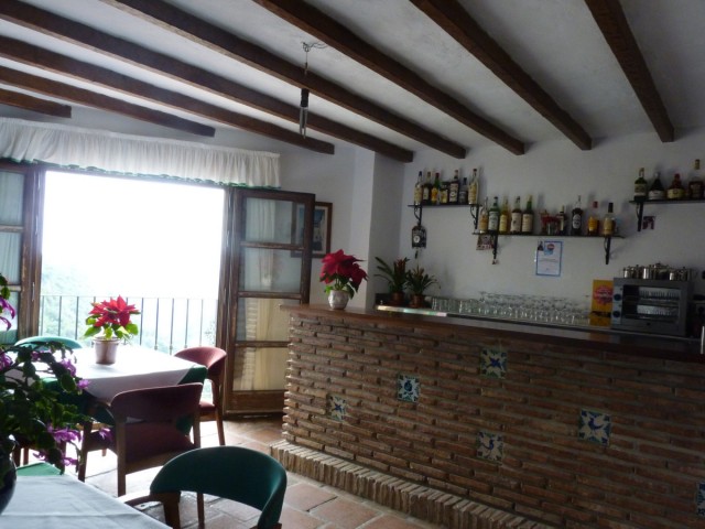 Liikekiinteistö Casares Pueblo