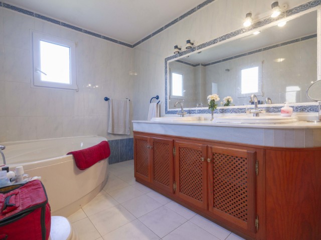 Villa avec 4 Chambres  à Reserva de Marbella