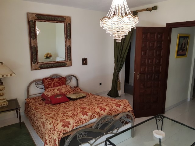 Villa con 6 Dormitorios  en La Cala de Mijas