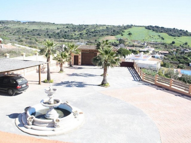 5 Makuuhuoneen Huvila Estepona