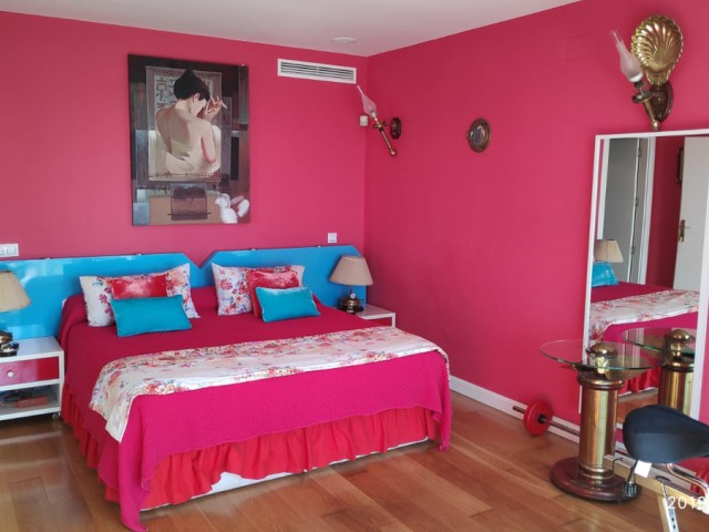 Villa avec 6 Chambres  à El Chaparral