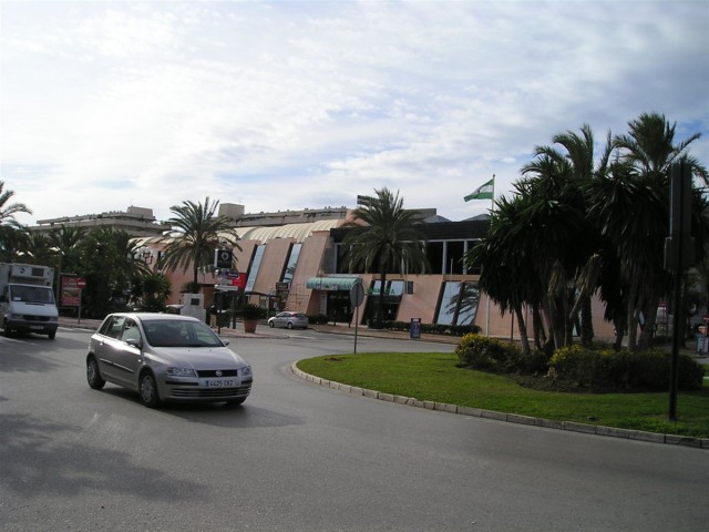 Comercial con 0 Dormitorios  en Puerto Banús