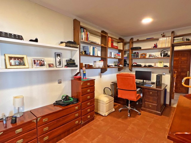 6 Bedrooms Villa in Mijas