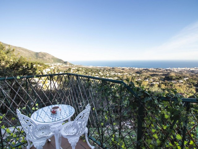 6 Bedrooms Villa in Mijas