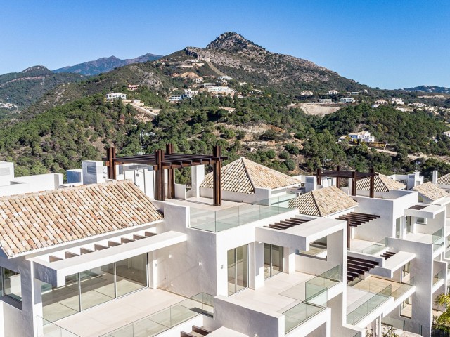 2 Bedrooms Apartment in Benahavís