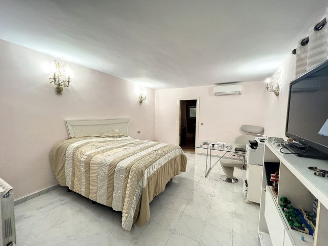5 Bedrooms Villa in Mijas