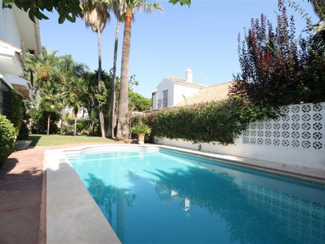 6 Bedrooms Villa in Los Monteros