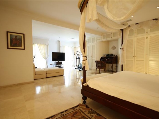 6 Bedrooms Villa in Los Monteros