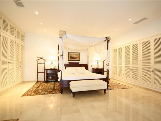 6 Bedrooms Villa in Los Monteros