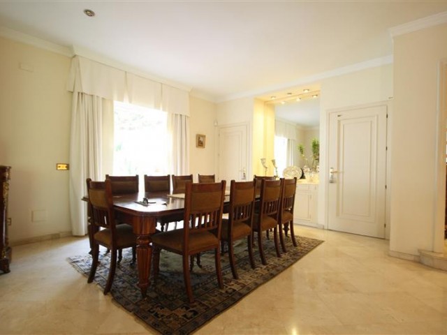 6 Bedrooms Villa in Los Monteros