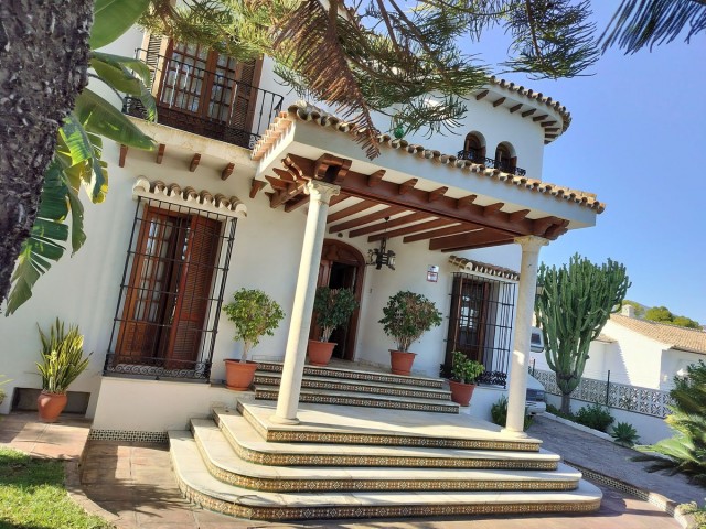 Villa avec 6 Chambres  à El Coto