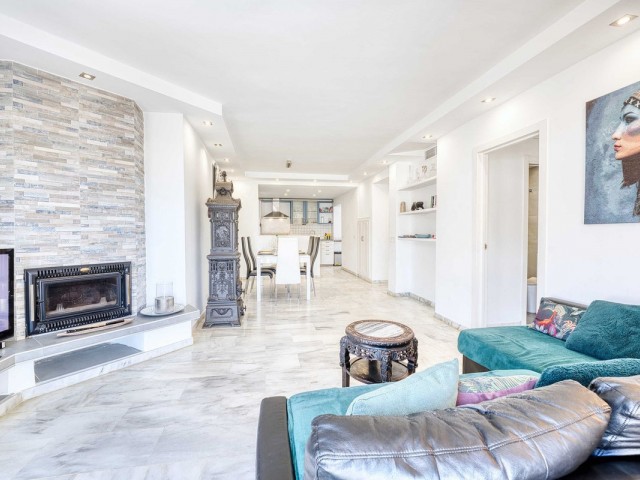 Penthouse avec 5 Chambres  à Elviria