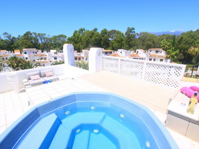 Penthouse avec 5 Chambres  à Elviria
