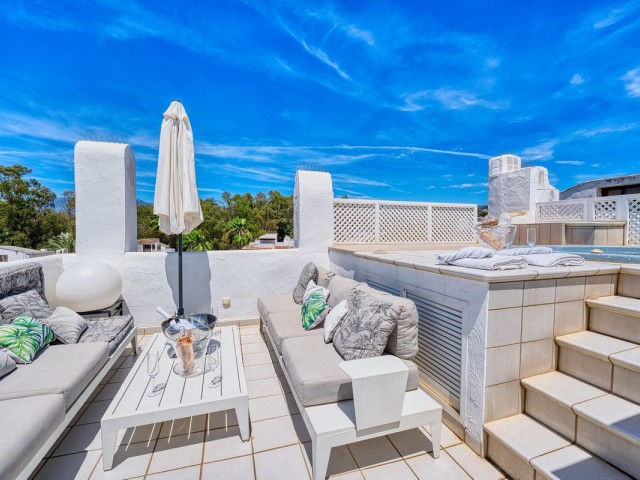 Penthouse avec 5 Chambres  à Elviria