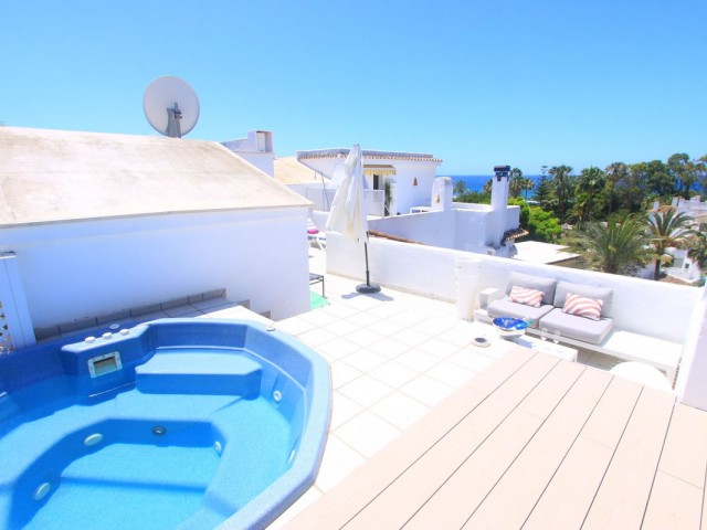 Penthouse avec 5 Chambres  à Elviria