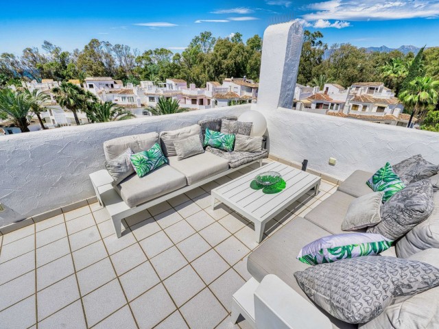 Penthouse avec 5 Chambres  à Elviria