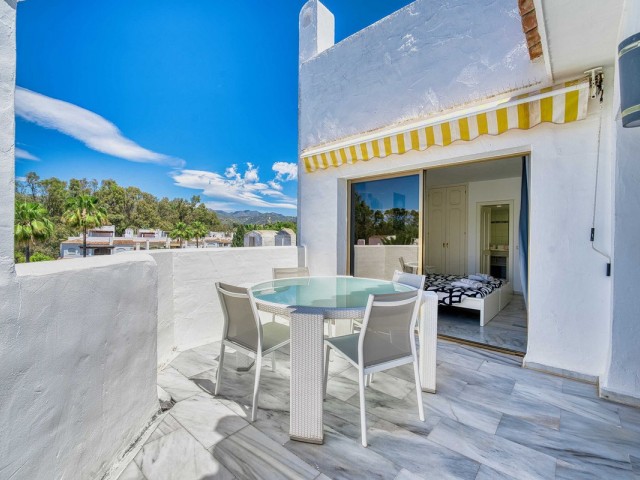 Penthouse avec 5 Chambres  à Elviria