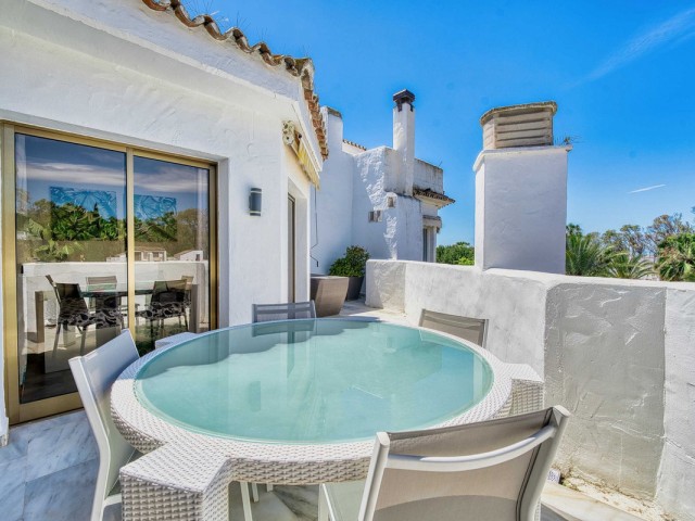 Penthouse avec 5 Chambres  à Elviria