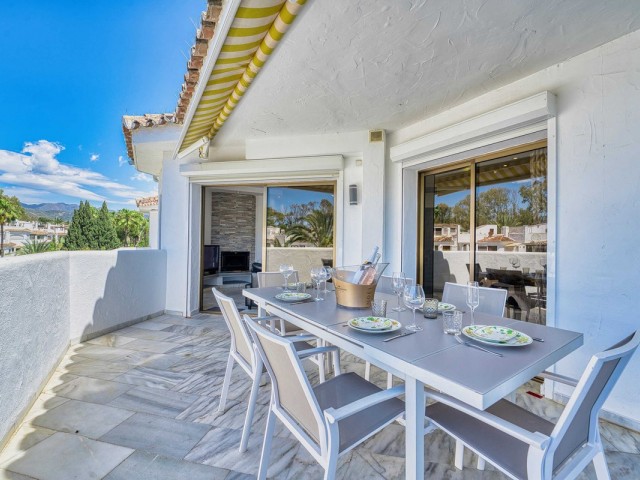 Penthouse avec 5 Chambres  à Elviria