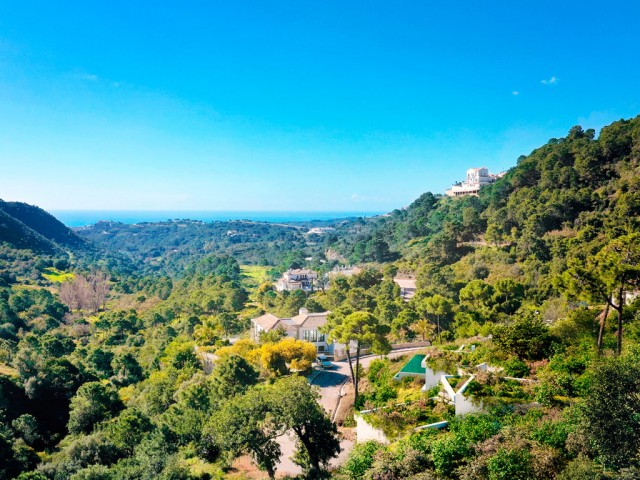 5 Bedrooms Villa in Benahavís