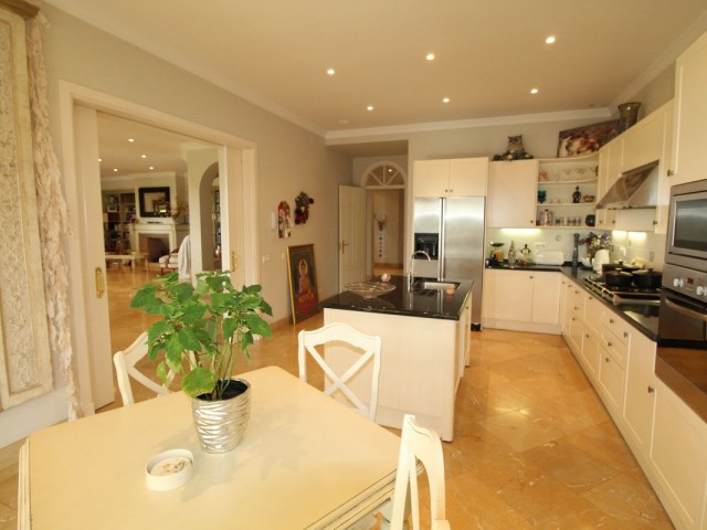 4 Bedrooms Villa in Sotogrande Alto