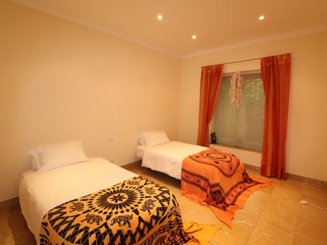 4 Bedrooms Villa in Sotogrande Alto