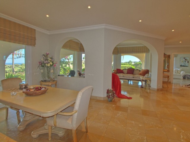 4 Bedrooms Villa in Sotogrande Alto