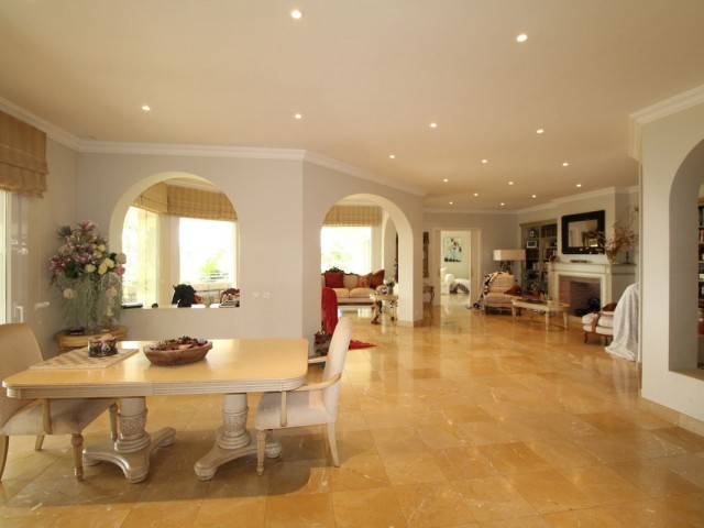 4 Bedrooms Villa in Sotogrande Alto