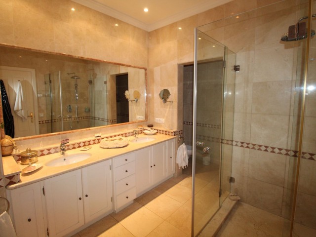 4 Bedrooms Villa in Sotogrande Alto