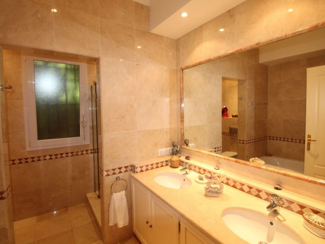 4 Bedrooms Villa in Sotogrande Alto