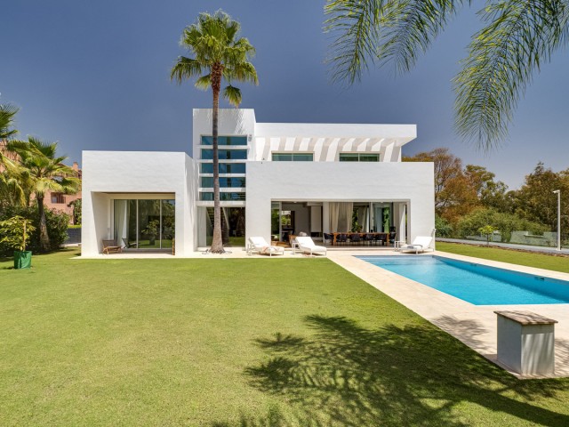 Villa avec 4 Chambres  à Guadalmina Baja