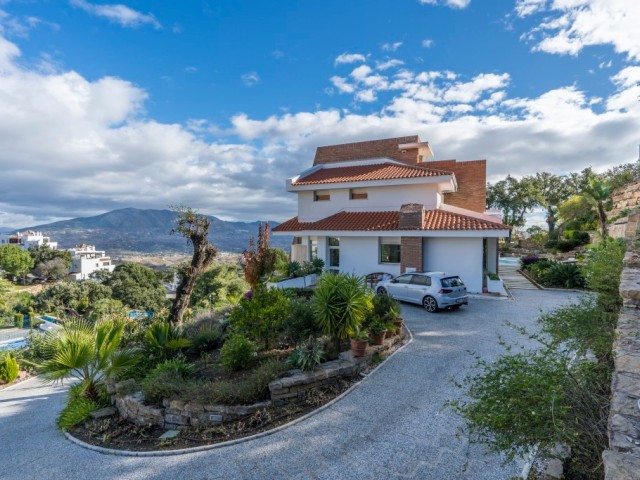 5 Bedrooms Villa in La Mairena