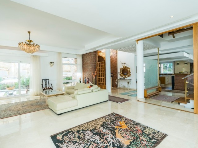 5 Bedrooms Villa in La Mairena