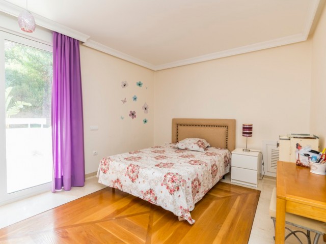 5 Bedrooms Villa in La Mairena