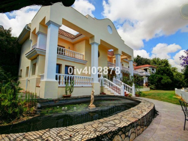 Villa con 10 Dormitorios  en Benalmadena Pueblo
