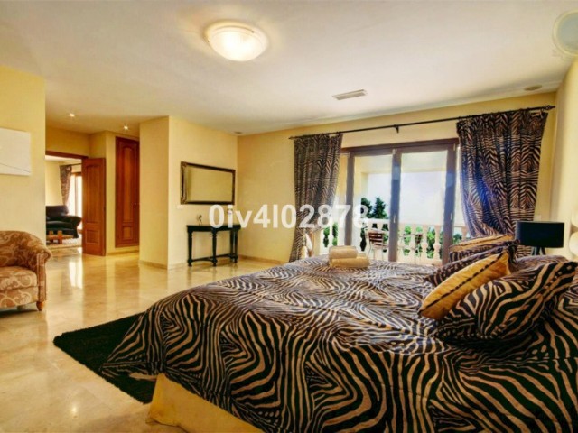 Villa con 10 Dormitorios  en Benalmadena Pueblo
