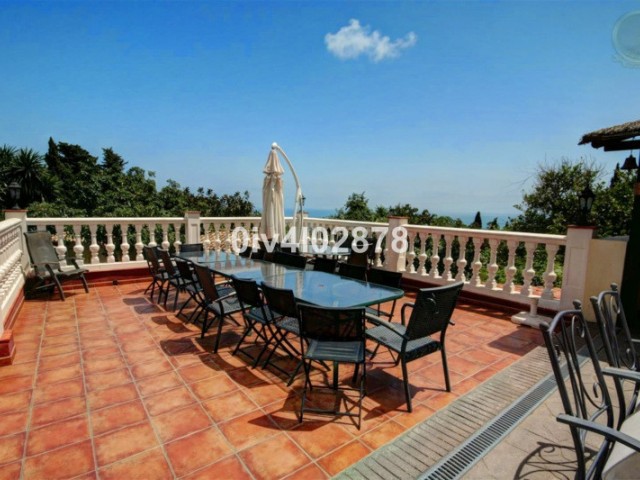 Villa con 10 Dormitorios  en Benalmadena Pueblo