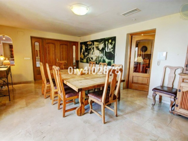 Villa con 10 Dormitorios  en Benalmadena Pueblo