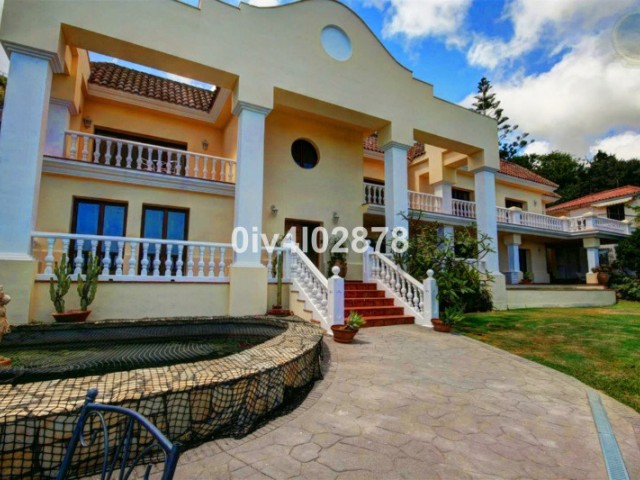 Villa con 10 Dormitorios  en Benalmadena Pueblo