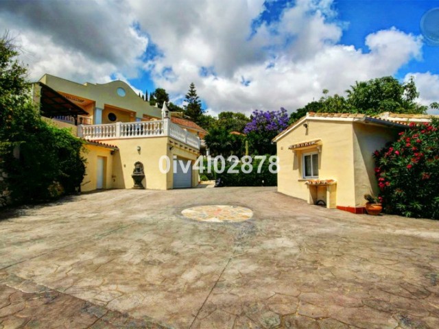10 Bedrooms Villa in Benalmadena Pueblo