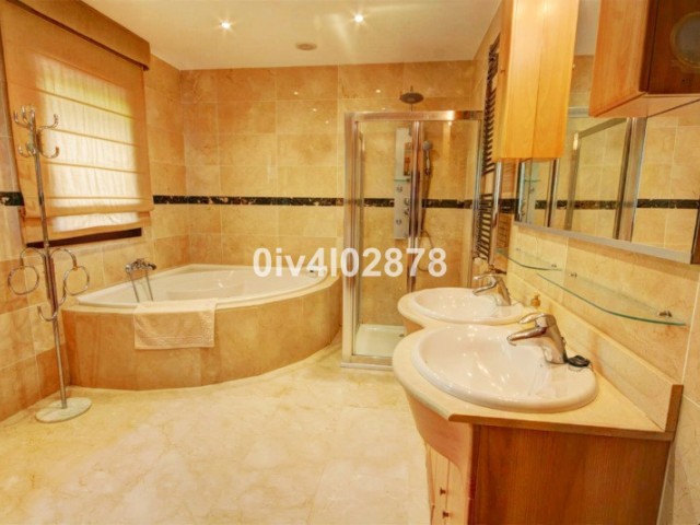 10 Bedrooms Villa in Benalmadena Pueblo