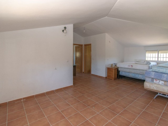 Villa avec 4 Chambres  à Almogía