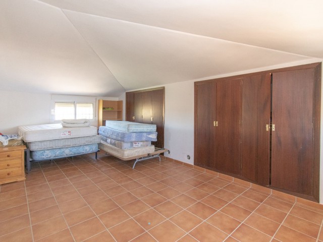 4 Bedrooms Villa in Almogía