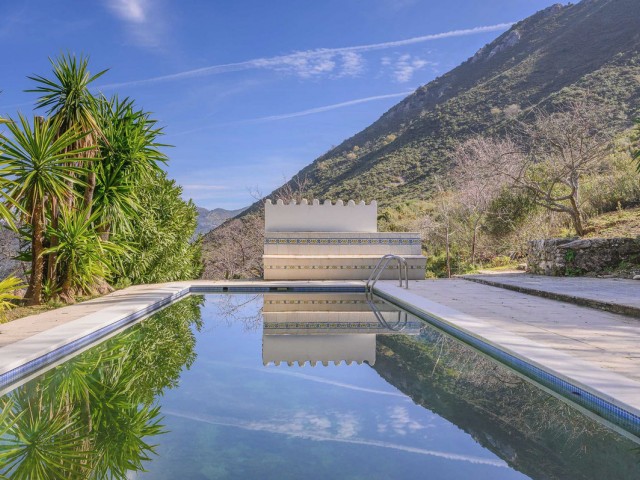 8 Bedrooms Villa in Ojén